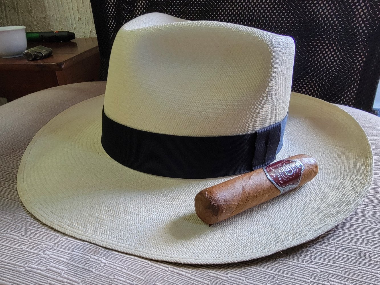 DAVTIAN cigar resting on an ivory Panama hat